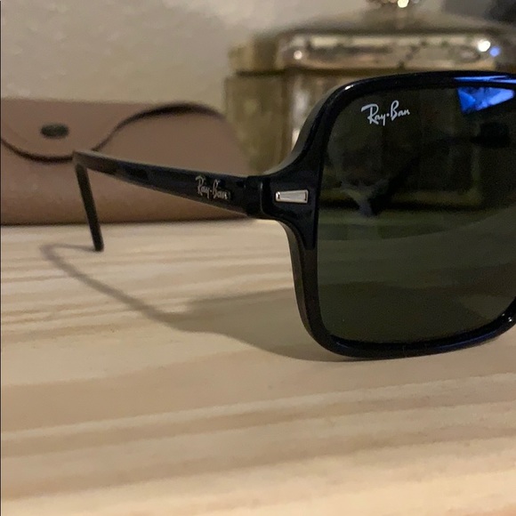 Super fun RAY-BANS!!